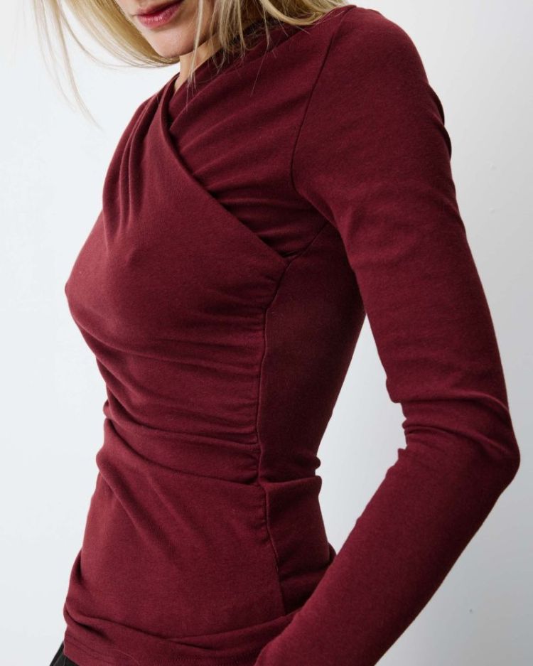 Ruched wrap top noir Azul cherry