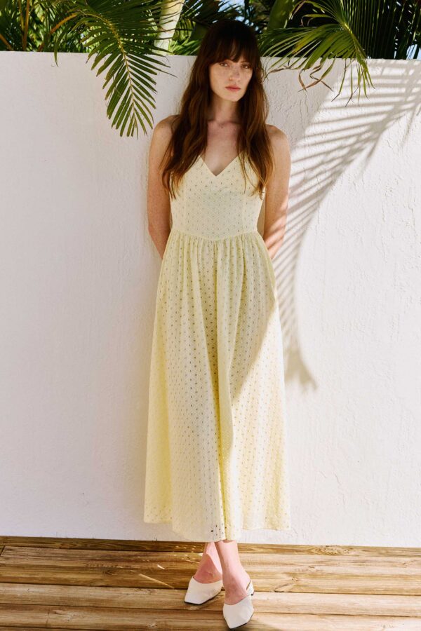 Flared long V-neck eyelet dress jaune Wimala